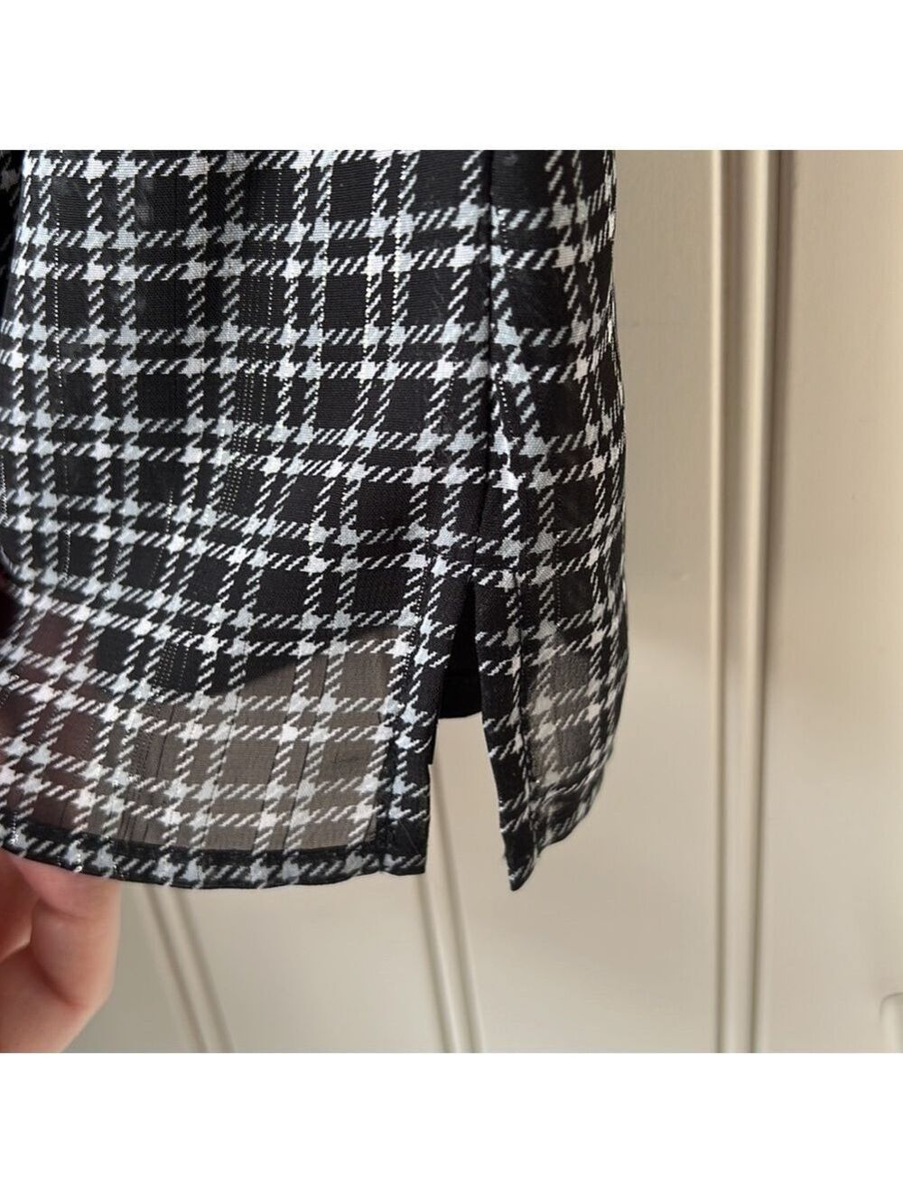JONES NEW YORK Black & Silver Plaid Sleeveless Blouse Size 4 - Picture 8 of 14